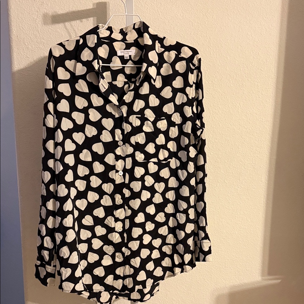 Equipment Silk Black Shirt with White Heart Pattern